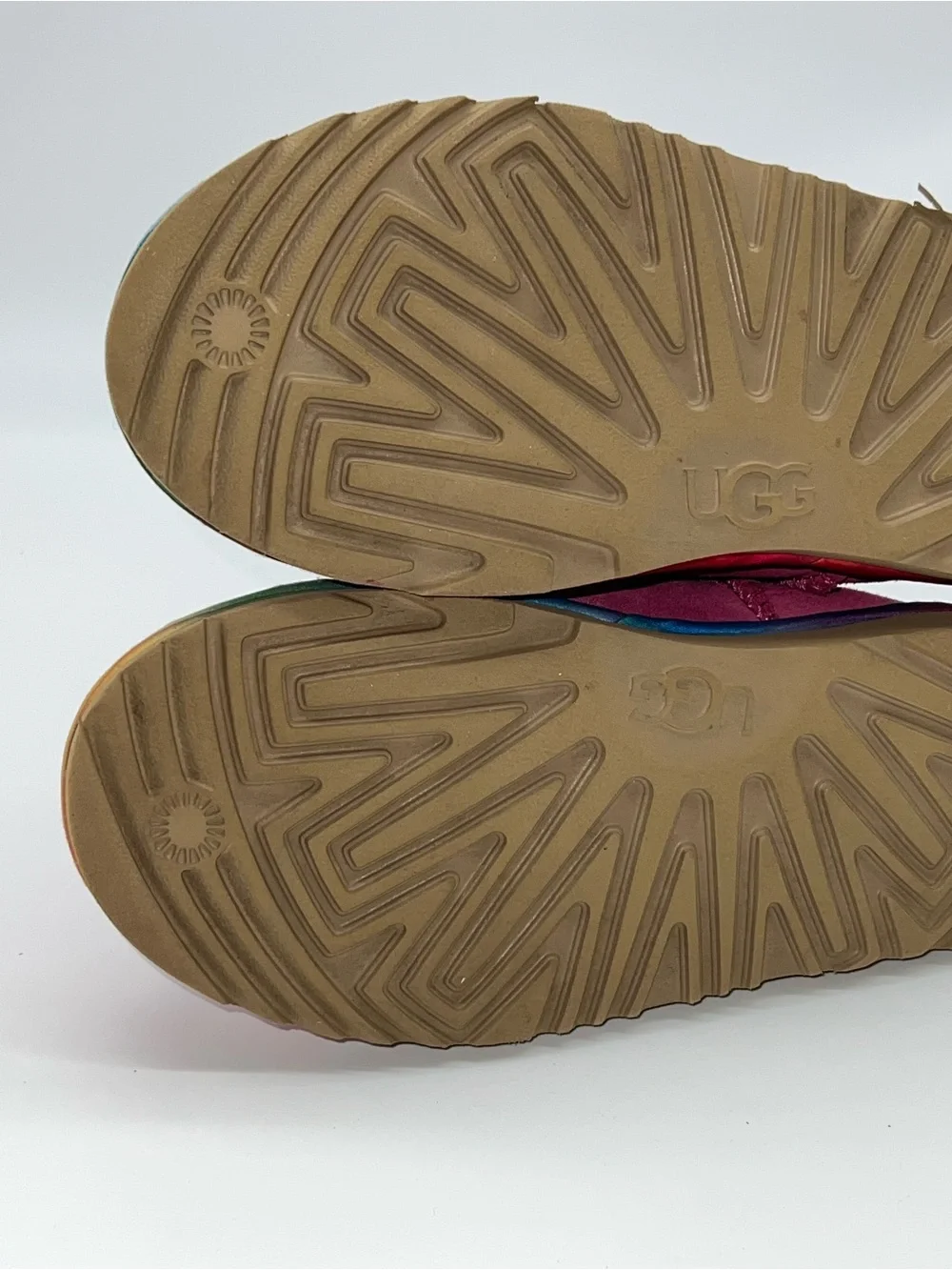UGG Classic Rainbow‎ Short Fushia Pink Suede Youth Sz 3 in Time for Back School